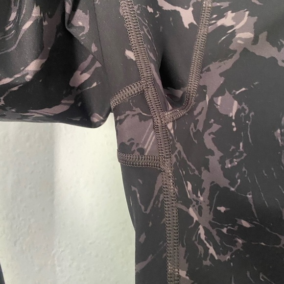 Athleta Velocity Stash Pocket Marble Black 7/8 Tight - Picture 10 of 10